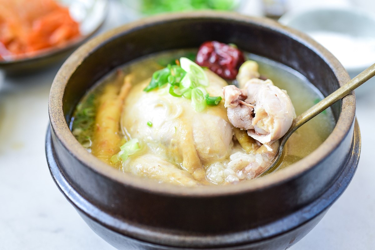 Cách làm món gà hầm sâm Hàn Quốc