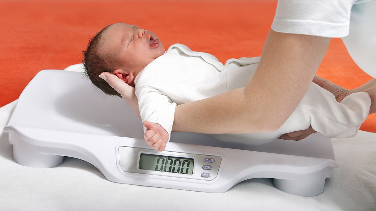 Đâu là nguyên nhân khiến trẻ sơ sinh tăng cân chậm?