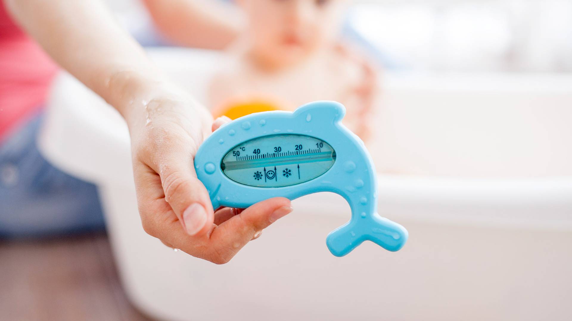 Nhiệt độ nước khi tắm cho bé