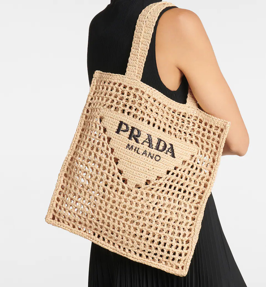 Mẫu túi mới của Prada được làm từ sợi dệt raffia nhẹ mát