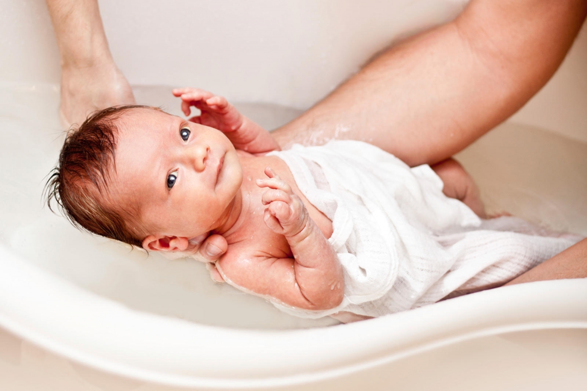 Tìm hiểu cách tắm cho trẻ sơ sinh đúng cách