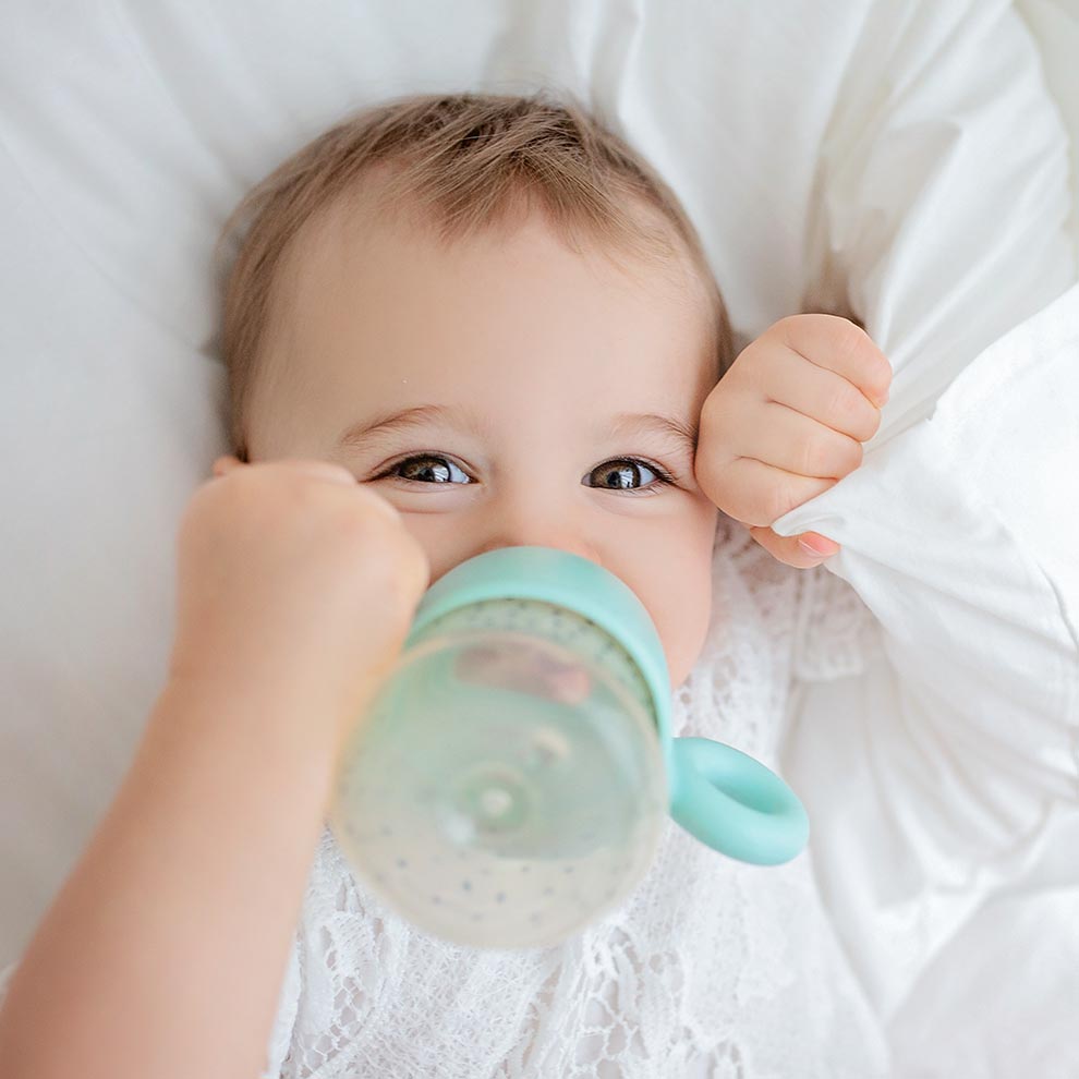 Trẻ sơ sinh được cung cấp đủ nước qua sữa mẹ